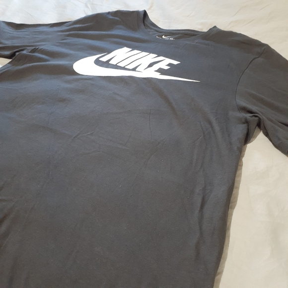 Nike tee - Picture 3 of 3